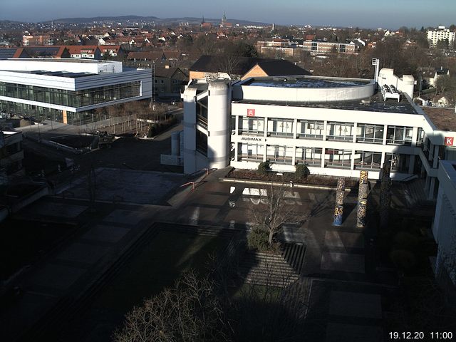 Foto der Webcam: Verwaltungsgebäude, Innenhof mit Audimax, Hörsaal-Gebäude 1