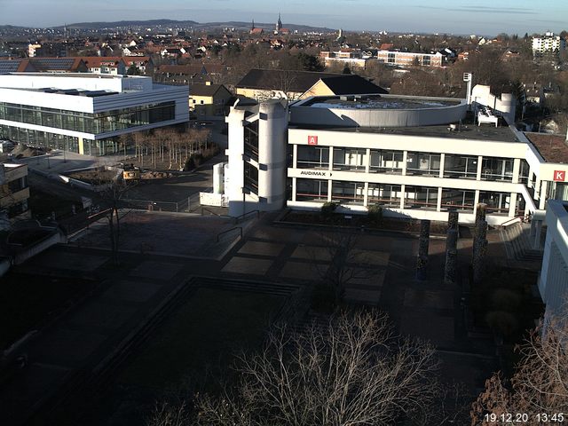 Foto der Webcam: Verwaltungsgebäude, Innenhof mit Audimax, Hörsaal-Gebäude 1