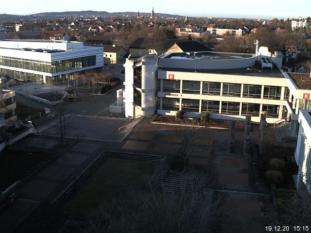 Foto der Webcam: Verwaltungsgebäude, Innenhof mit Audimax, Hörsaal-Gebäude 1