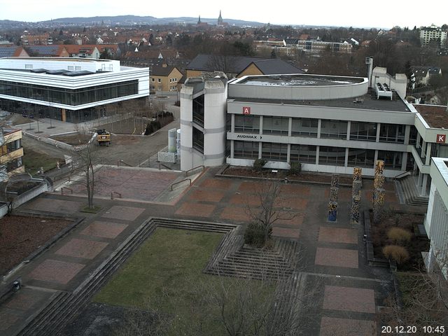 Foto der Webcam: Verwaltungsgebäude, Innenhof mit Audimax, Hörsaal-Gebäude 1