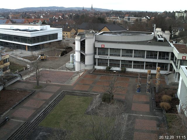 Foto der Webcam: Verwaltungsgebäude, Innenhof mit Audimax, Hörsaal-Gebäude 1