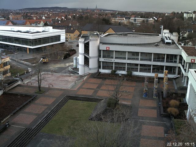 Foto der Webcam: Verwaltungsgebäude, Innenhof mit Audimax, Hörsaal-Gebäude 1