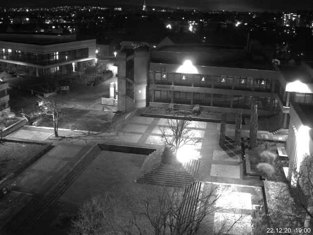 Foto der Webcam: Verwaltungsgebäude, Innenhof mit Audimax, Hörsaal-Gebäude 1