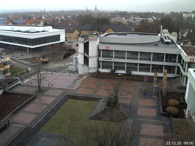 Foto der Webcam: Verwaltungsgebäude, Innenhof mit Audimax, Hörsaal-Gebäude 1