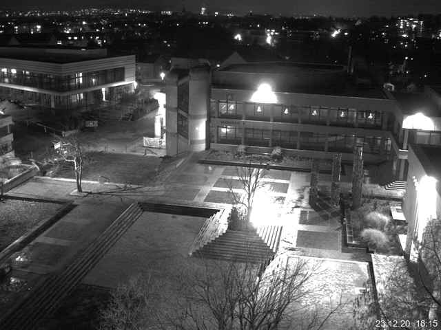 Foto der Webcam: Verwaltungsgebäude, Innenhof mit Audimax, Hörsaal-Gebäude 1