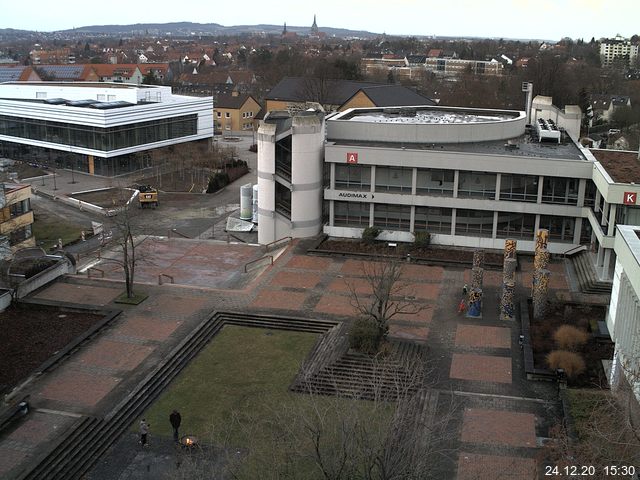 Foto der Webcam: Verwaltungsgebäude, Innenhof mit Audimax, Hörsaal-Gebäude 1