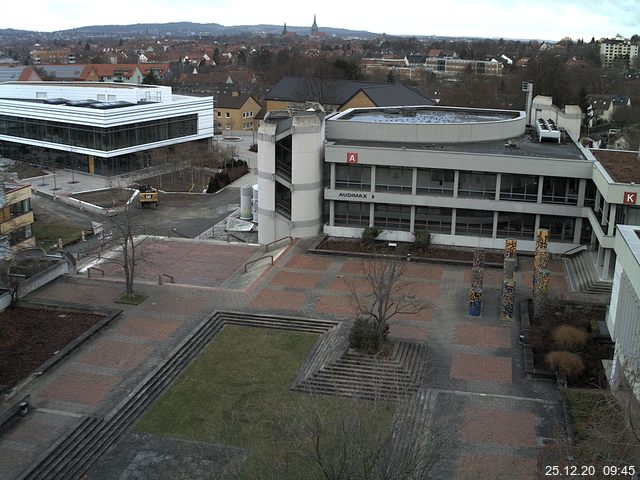 Foto der Webcam: Verwaltungsgebäude, Innenhof mit Audimax, Hörsaal-Gebäude 1