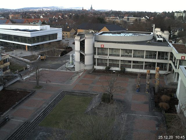 Foto der Webcam: Verwaltungsgebäude, Innenhof mit Audimax, Hörsaal-Gebäude 1