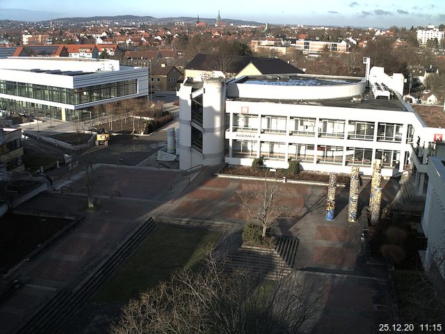 Foto der Webcam: Verwaltungsgebäude, Innenhof mit Audimax, Hörsaal-Gebäude 1