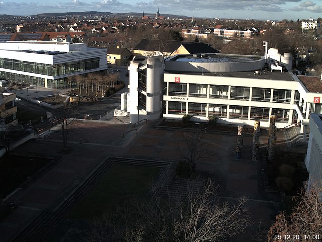 Foto der Webcam: Verwaltungsgebäude, Innenhof mit Audimax, Hörsaal-Gebäude 1