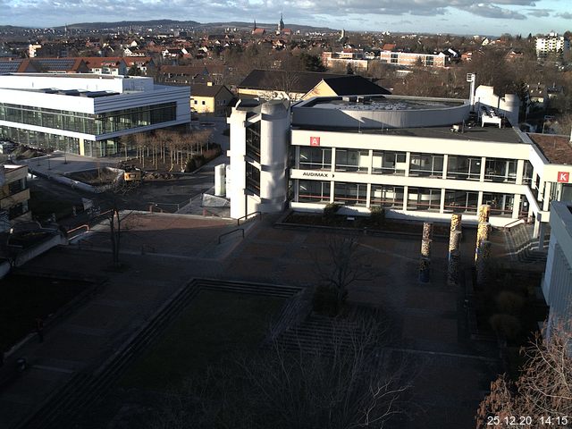 Foto der Webcam: Verwaltungsgebäude, Innenhof mit Audimax, Hörsaal-Gebäude 1