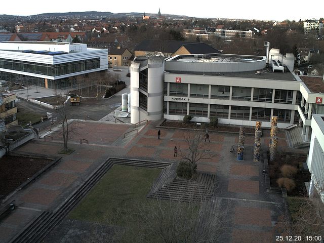 Foto der Webcam: Verwaltungsgebäude, Innenhof mit Audimax, Hörsaal-Gebäude 1