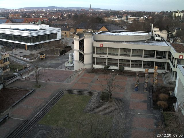 Foto der Webcam: Verwaltungsgebäude, Innenhof mit Audimax, Hörsaal-Gebäude 1