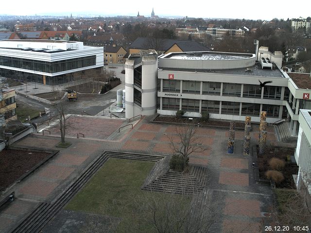 Foto der Webcam: Verwaltungsgebäude, Innenhof mit Audimax, Hörsaal-Gebäude 1