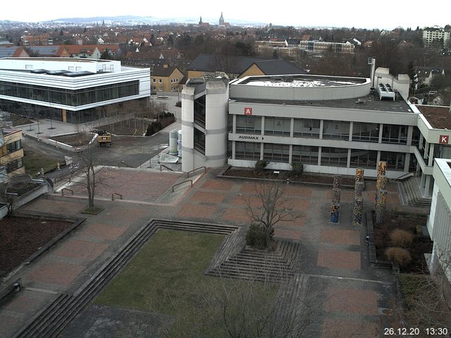 Foto der Webcam: Verwaltungsgebäude, Innenhof mit Audimax, Hörsaal-Gebäude 1