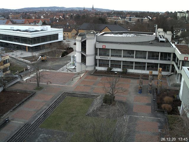 Foto der Webcam: Verwaltungsgebäude, Innenhof mit Audimax, Hörsaal-Gebäude 1