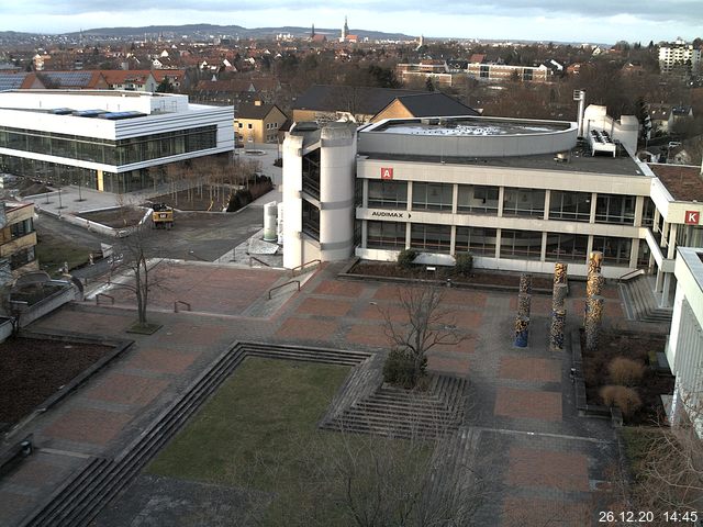 Foto der Webcam: Verwaltungsgebäude, Innenhof mit Audimax, Hörsaal-Gebäude 1