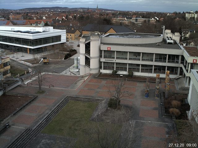 Foto der Webcam: Verwaltungsgebäude, Innenhof mit Audimax, Hörsaal-Gebäude 1