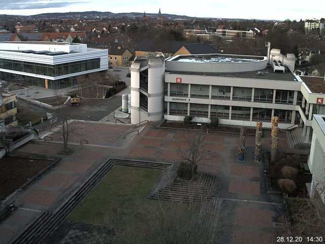 Foto der Webcam: Verwaltungsgebäude, Innenhof mit Audimax, Hörsaal-Gebäude 1