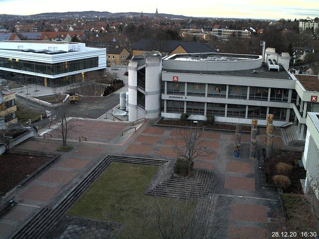 Foto der Webcam: Verwaltungsgebäude, Innenhof mit Audimax, Hörsaal-Gebäude 1