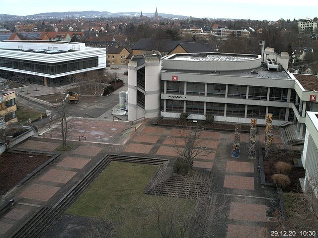 Foto der Webcam: Verwaltungsgebäude, Innenhof mit Audimax, Hörsaal-Gebäude 1