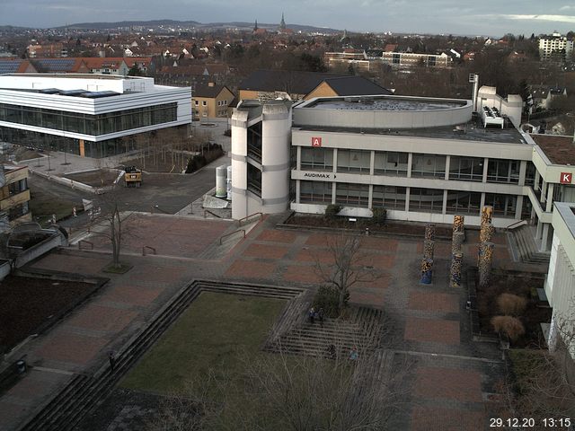 Foto der Webcam: Verwaltungsgebäude, Innenhof mit Audimax, Hörsaal-Gebäude 1