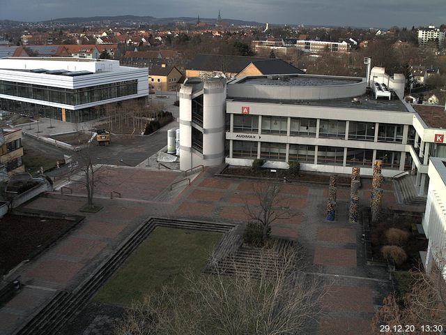 Foto der Webcam: Verwaltungsgebäude, Innenhof mit Audimax, Hörsaal-Gebäude 1