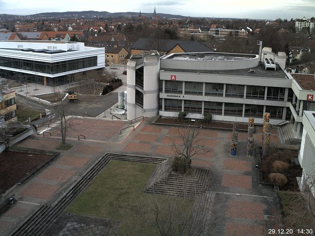 Foto der Webcam: Verwaltungsgebäude, Innenhof mit Audimax, Hörsaal-Gebäude 1