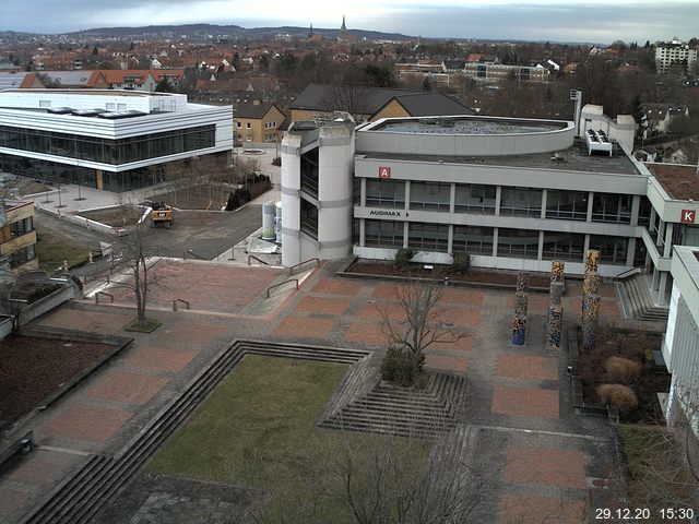 Foto der Webcam: Verwaltungsgebäude, Innenhof mit Audimax, Hörsaal-Gebäude 1