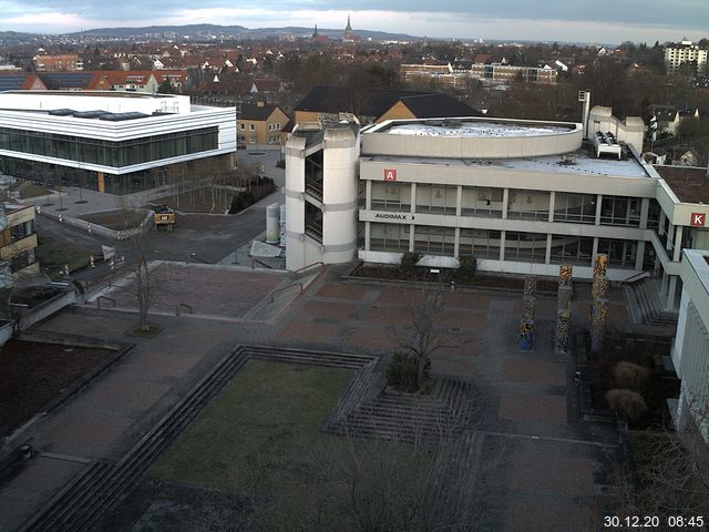 Foto der Webcam: Verwaltungsgebäude, Innenhof mit Audimax, Hörsaal-Gebäude 1