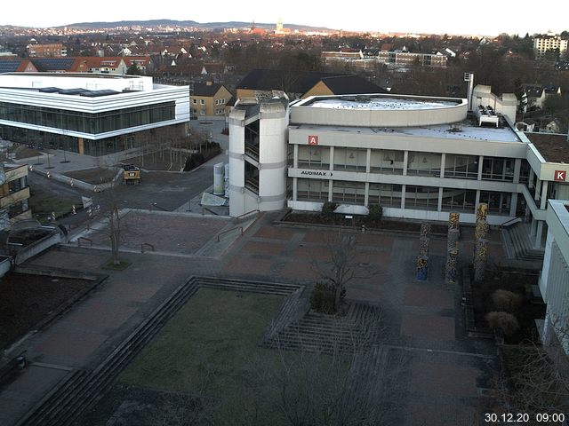 Foto der Webcam: Verwaltungsgebäude, Innenhof mit Audimax, Hörsaal-Gebäude 1