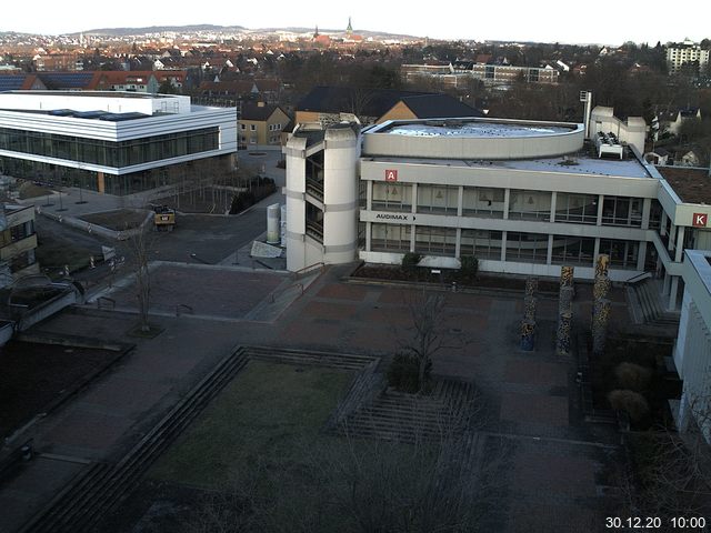 Foto der Webcam: Verwaltungsgebäude, Innenhof mit Audimax, Hörsaal-Gebäude 1