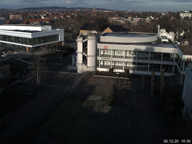 Foto der Webcam: Verwaltungsgebäude, Innenhof mit Audimax, Hörsaal-Gebäude 1