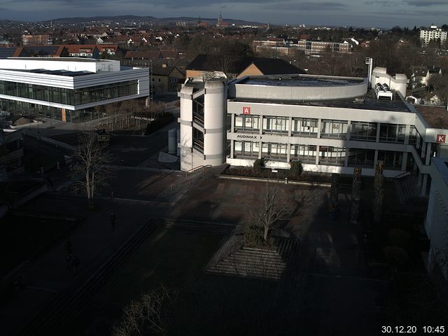 Foto der Webcam: Verwaltungsgebäude, Innenhof mit Audimax, Hörsaal-Gebäude 1