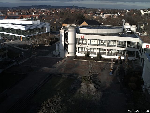 Foto der Webcam: Verwaltungsgebäude, Innenhof mit Audimax, Hörsaal-Gebäude 1