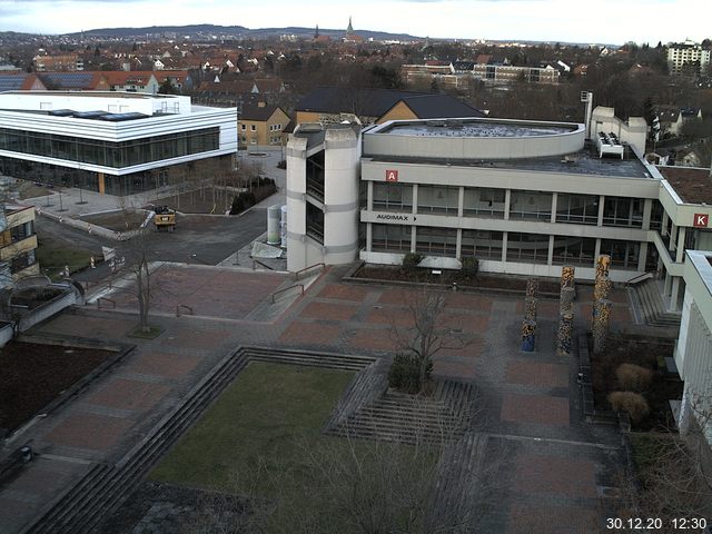 Foto der Webcam: Verwaltungsgebäude, Innenhof mit Audimax, Hörsaal-Gebäude 1