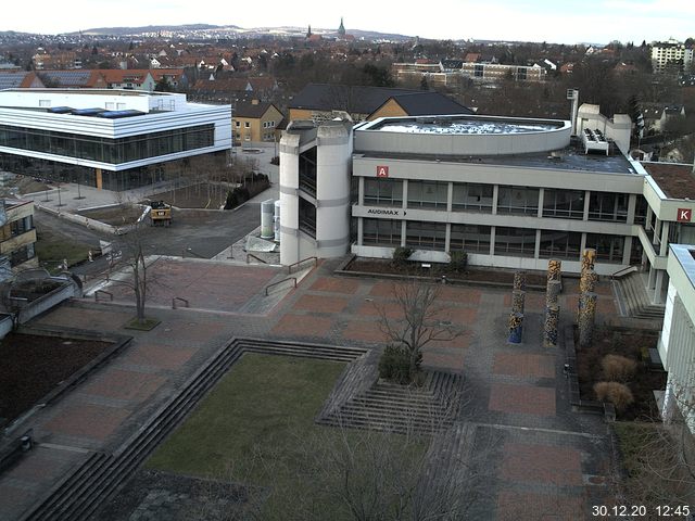 Foto der Webcam: Verwaltungsgebäude, Innenhof mit Audimax, Hörsaal-Gebäude 1