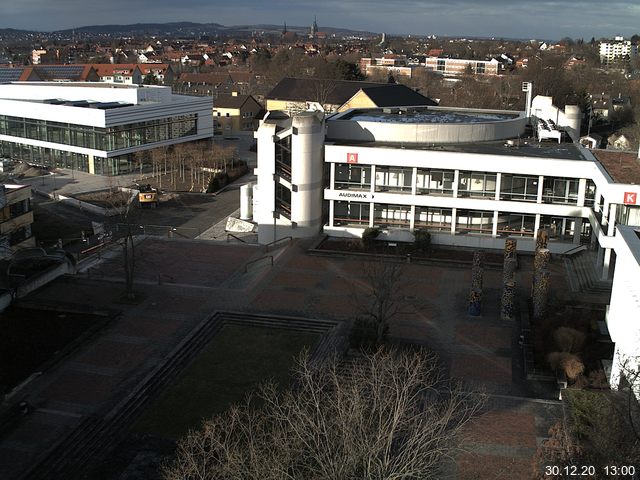 Foto der Webcam: Verwaltungsgebäude, Innenhof mit Audimax, Hörsaal-Gebäude 1