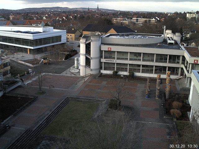 Foto der Webcam: Verwaltungsgebäude, Innenhof mit Audimax, Hörsaal-Gebäude 1