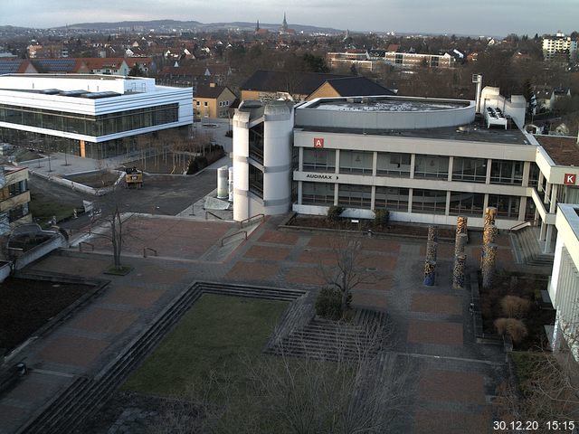 Foto der Webcam: Verwaltungsgebäude, Innenhof mit Audimax, Hörsaal-Gebäude 1