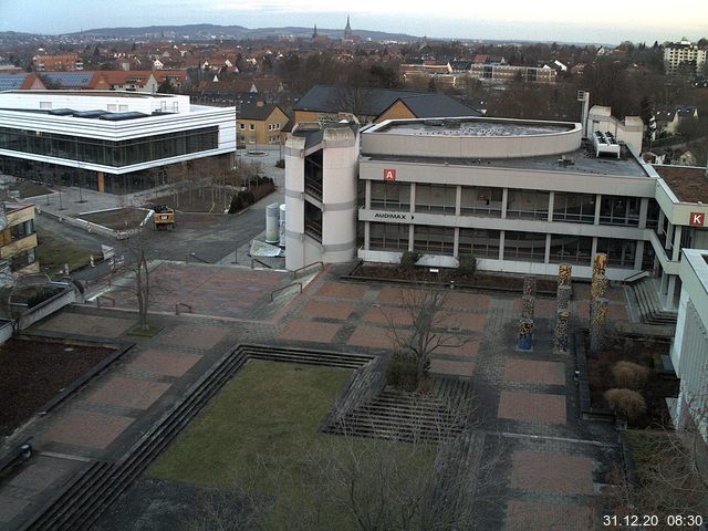 Foto der Webcam: Verwaltungsgebäude, Innenhof mit Audimax, Hörsaal-Gebäude 1