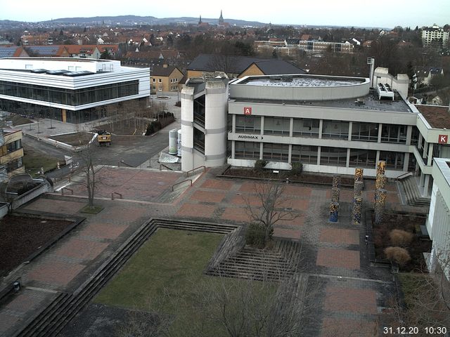 Foto der Webcam: Verwaltungsgebäude, Innenhof mit Audimax, Hörsaal-Gebäude 1