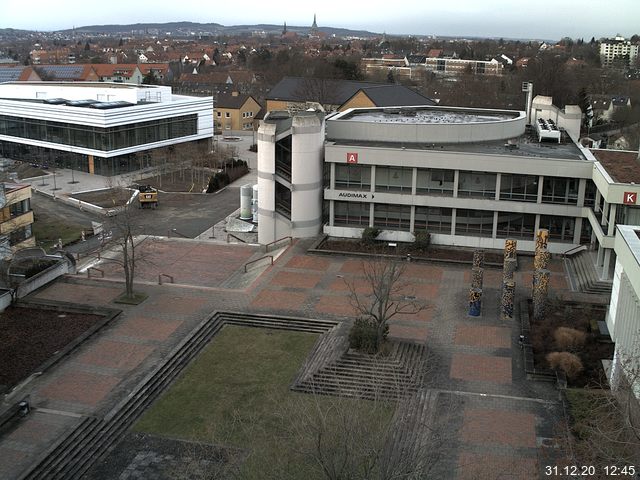 Foto der Webcam: Verwaltungsgebäude, Innenhof mit Audimax, Hörsaal-Gebäude 1