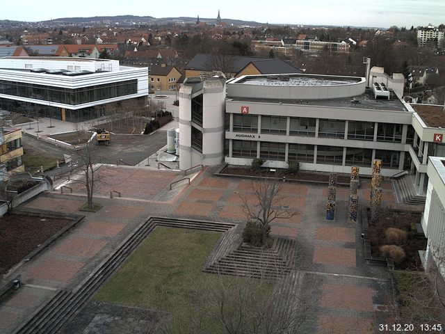 Foto der Webcam: Verwaltungsgebäude, Innenhof mit Audimax, Hörsaal-Gebäude 1