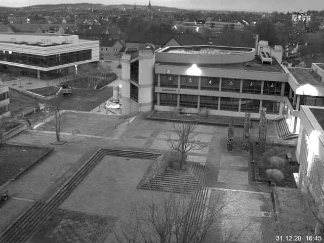 Foto der Webcam: Verwaltungsgebäude, Innenhof mit Audimax, Hörsaal-Gebäude 1