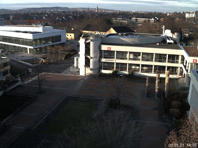 Foto der Webcam: Verwaltungsgebäude, Innenhof mit Audimax, Hörsaal-Gebäude 1