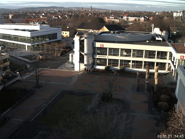 Foto der Webcam: Verwaltungsgebäude, Innenhof mit Audimax, Hörsaal-Gebäude 1