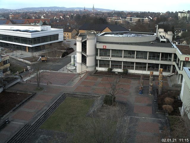 Foto der Webcam: Verwaltungsgebäude, Innenhof mit Audimax, Hörsaal-Gebäude 1