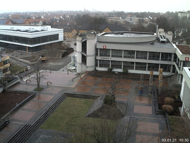 Foto der Webcam: Verwaltungsgebäude, Innenhof mit Audimax, Hörsaal-Gebäude 1