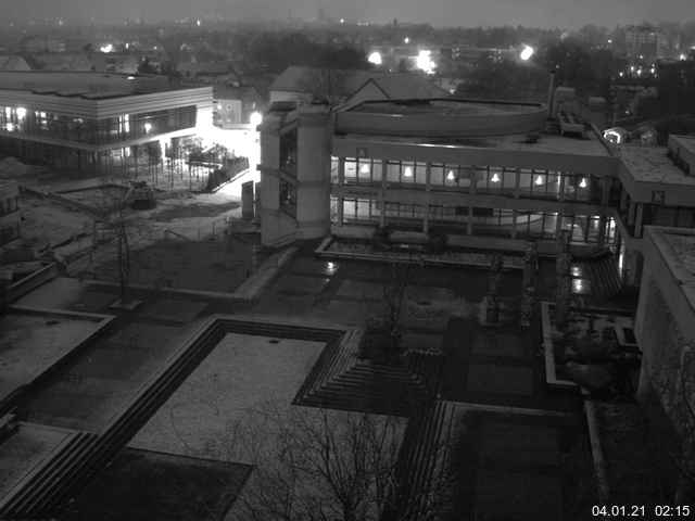 Foto der Webcam: Verwaltungsgebäude, Innenhof mit Audimax, Hörsaal-Gebäude 1